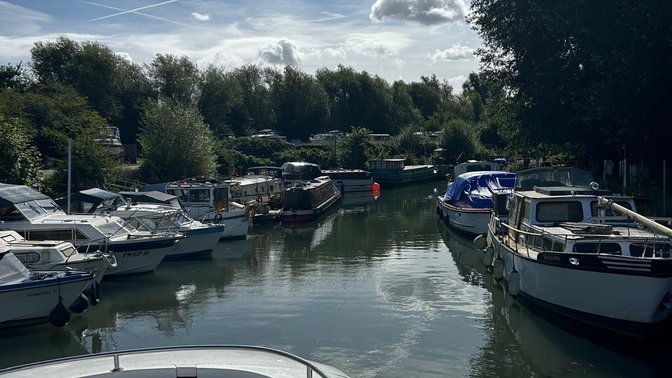 Osney Marina and Tatty Art Gallery