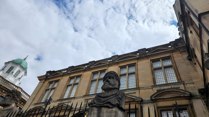 Contrada Tours - walking tours of Oxford