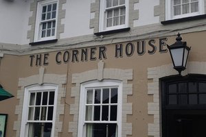 Corner Cafe \u0026 Bar