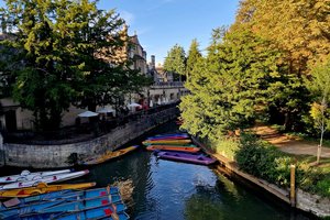 Magdalen Bridge Boathouse \u002D Punting Tours