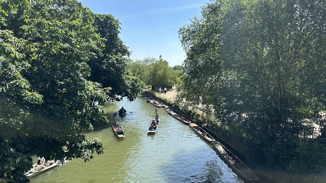 Magdalen Bridge Boathouse - Punting Tours