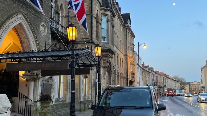 Oxford Private Transfers & Limo Services: Airport, Cruise Port, Hotel Pickups