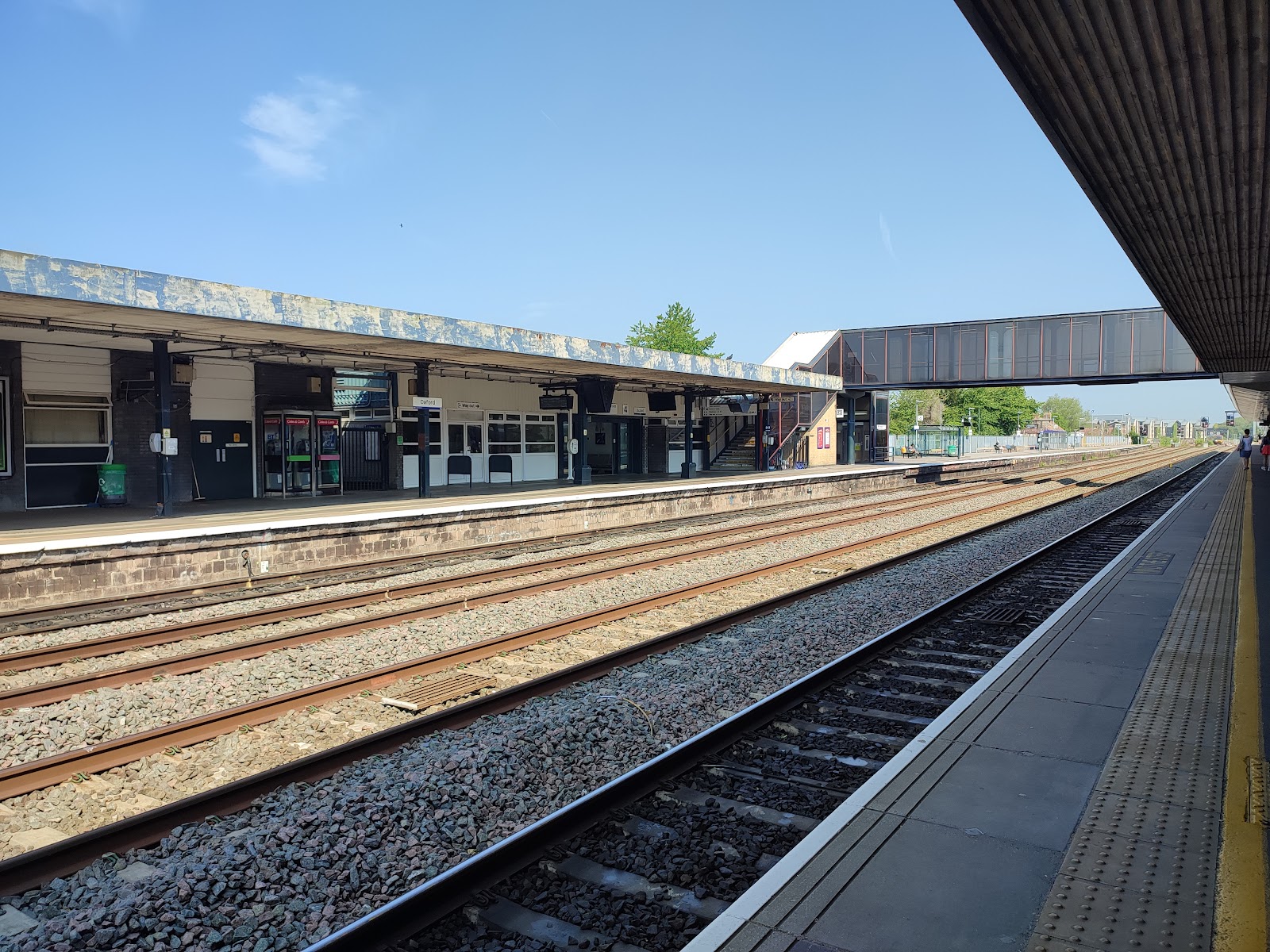 How to Travel from London to Oxford by Train and Coach