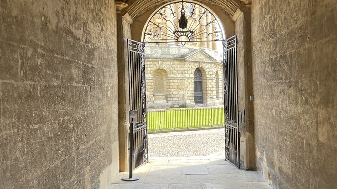 Tours of Oxford, Private Walking Tours of Oxford for the Discerning Traveller