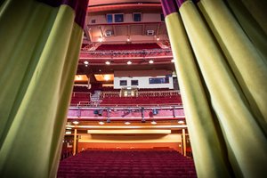 Legwarmers and Local Talent: Fame Jr. Hits New Theatre Oxford