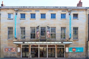 Unfiltered Comedy: Ruby Wax's Absolutely Famous in Oxford