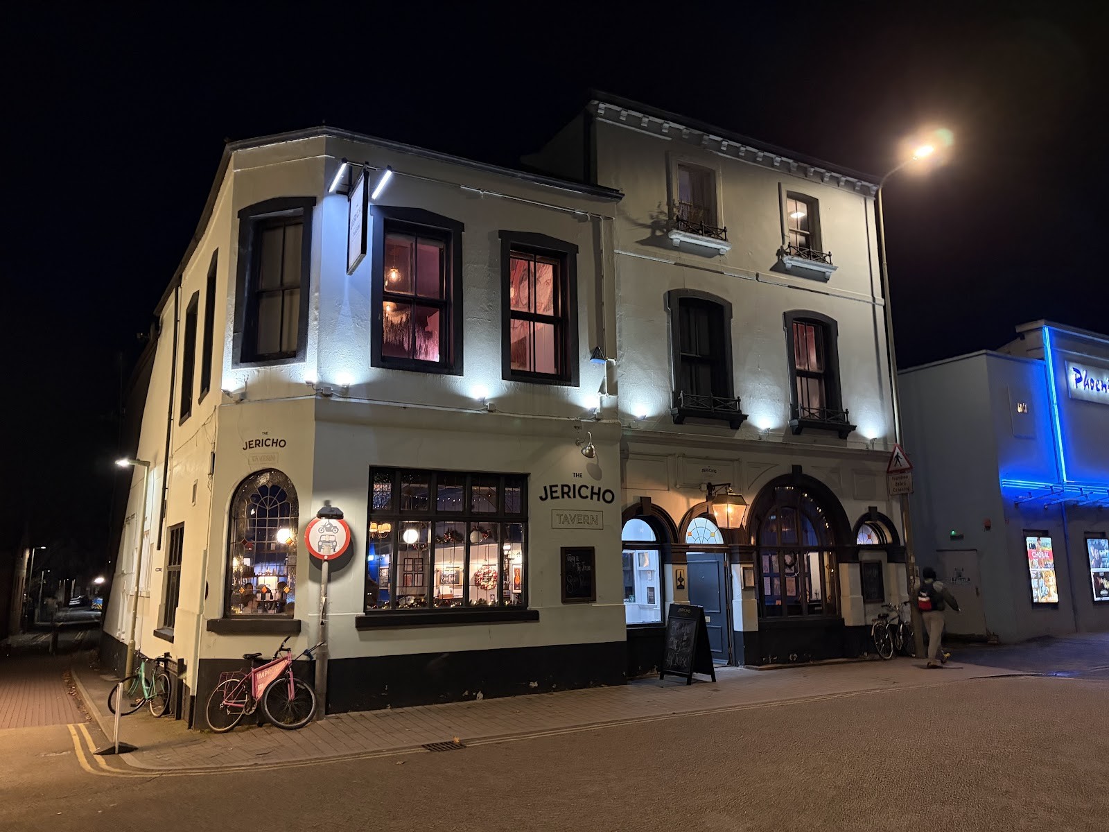 Intimate Indie-Folk: Adam Ross Plays The Jericho Tavern