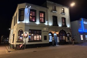 Intimate Indie-Folk: Adam Ross Plays The Jericho Tavern