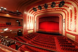 Tony Hadley Brings Eighties Gold to Oxford's Art Deco Stage