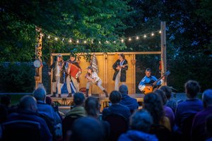 The Most Perilous Comedie of Elizabeth I\u0009\u0009Three Inch Fools  2025 Tour