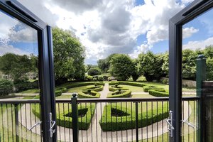 voco Oxford Thames by IHG